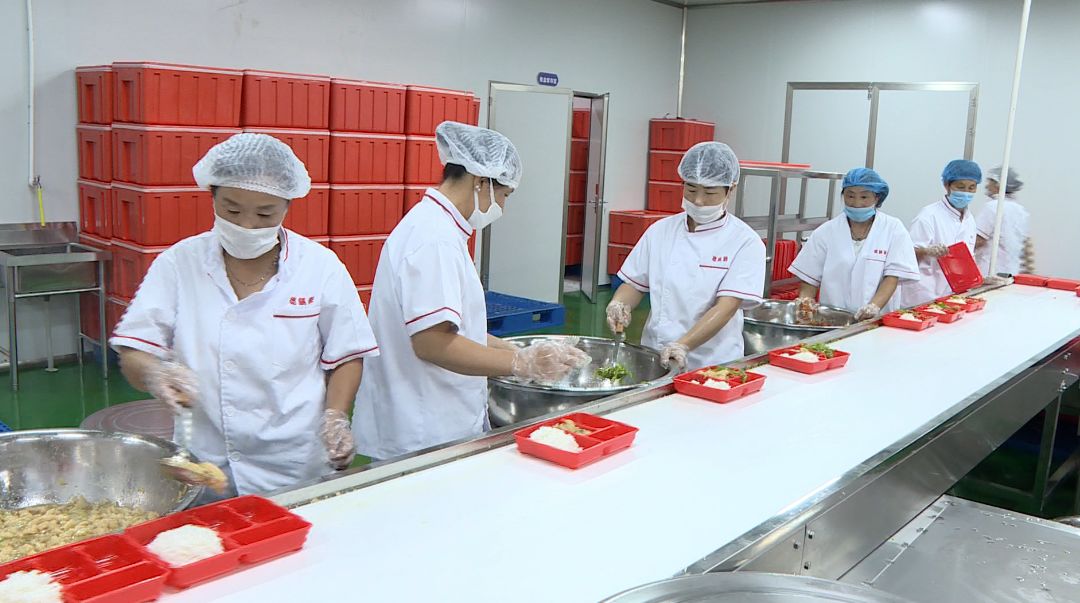 慶云中央廚房統一配餐,學生們安全飲食家長放心!